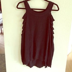 //black arm slit sweater//