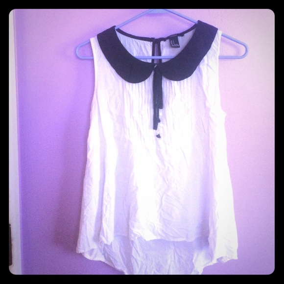 Peter Pan collar sleeveless top