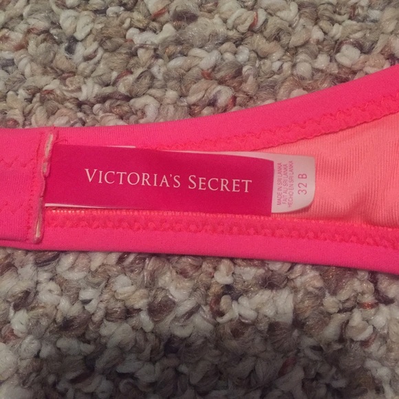 Victoria's Secret swim top - Picture 3 of 4