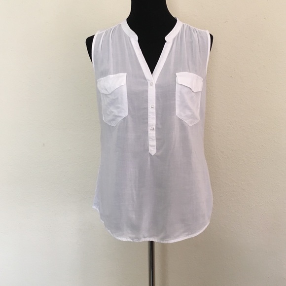 Old Navy Tops - Old Navy tank, size medium, white