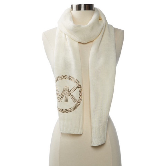 🎉New Michael Kors Scarf with Pindot Logo cream.