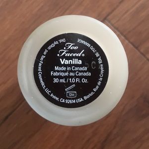 Too Faced Born This Way Foundation : Vanilla