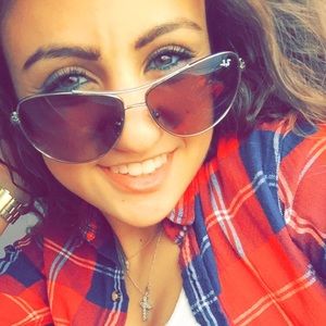 Meet your Posher, Briana