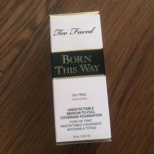 Too Faced Born This Way Foundation : Light Beige