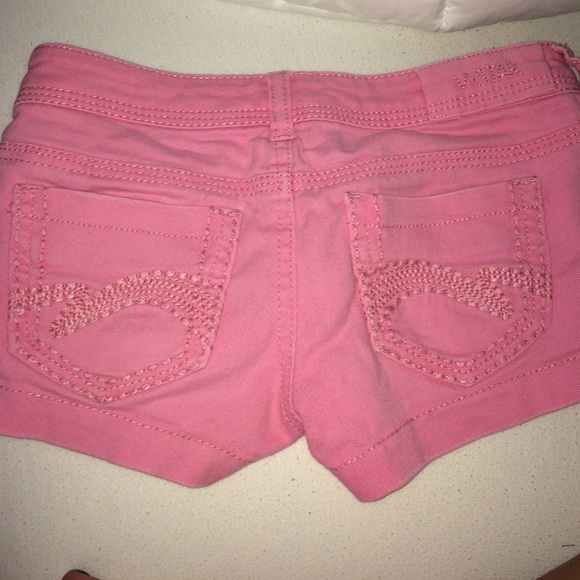 Pink jean shorts - Picture 2 of 3