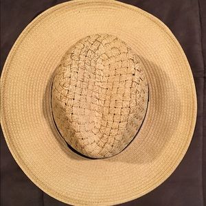 Fedora Forever 21 branded hat.