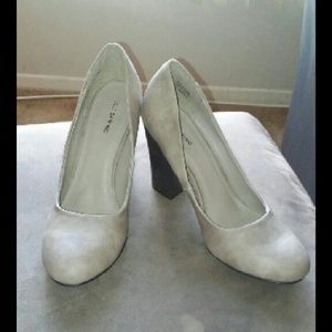 (🎉Closet Clearout Sale!🎉)Cute Tan heels.