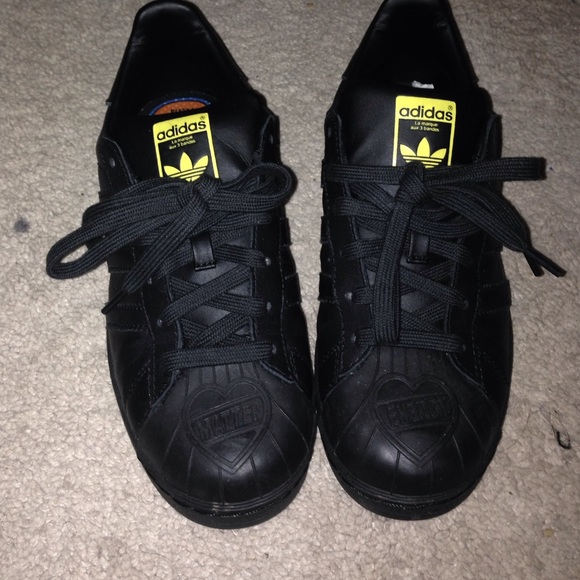 Pharrell Adidas all black