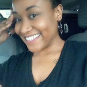 Meet your Posher, Tia