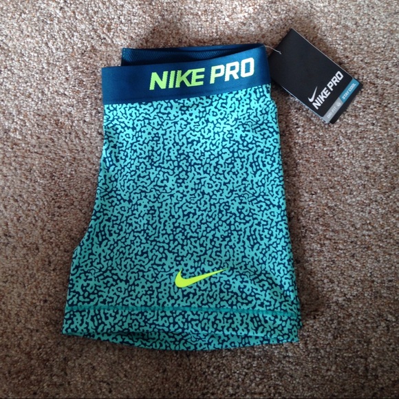 Nike Pants - Nike Pro 3" print