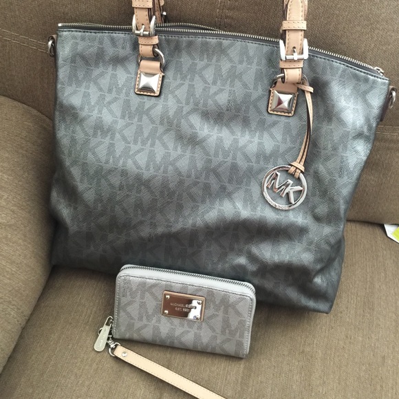 Michael Kors Jet Set Purse