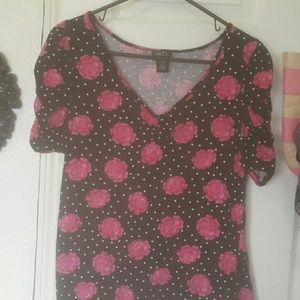 Floral quarter sleeve top.