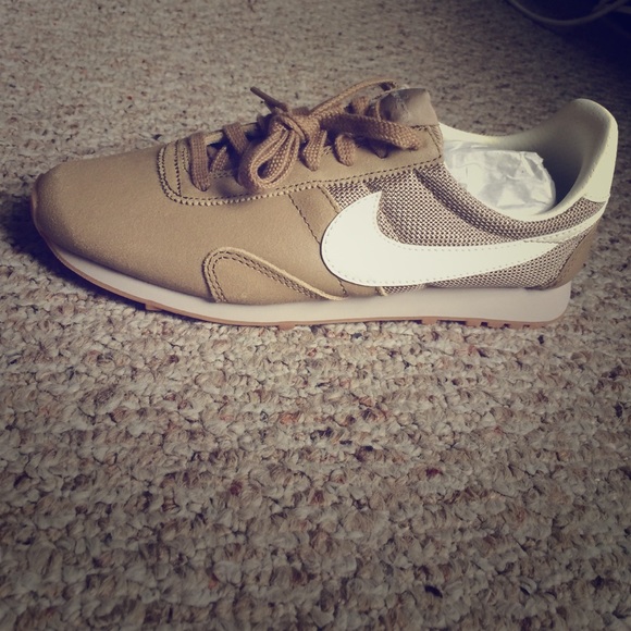 Nike Shoes - Nike Pre Montreal Racer tan leather 8