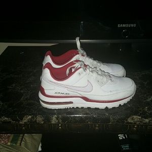 Airmax Nike (worn a few times) Still looks great!