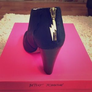 Betsey Johnson Jensen bootie, size 6.5. New!