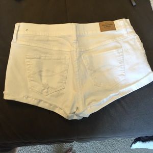 White NEVER BEEN WORN A&F shorts‼️🎉