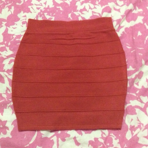 Pencil skirt 🌚