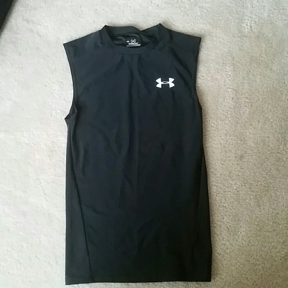 Under Armour Tops - Under Armour heatgear small top