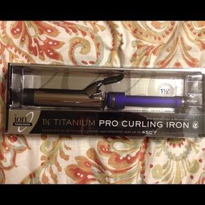 ION Finishing Solutions curling iron