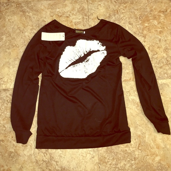 Black lip shirt 💋 READ DESCRIPTION