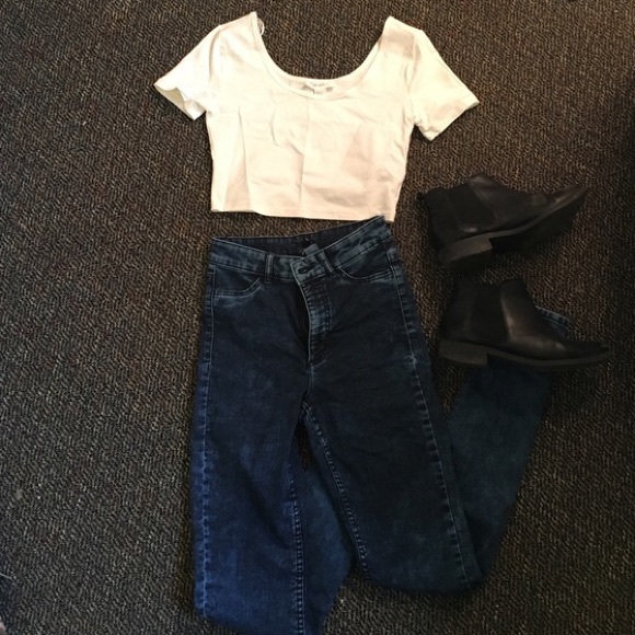 NWOT F21 White Scoop Neck Crop Top