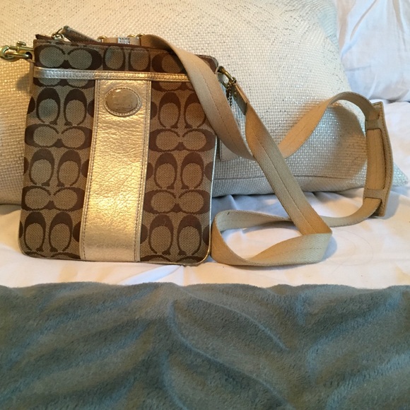 Coach purse - Picture 2 of 4