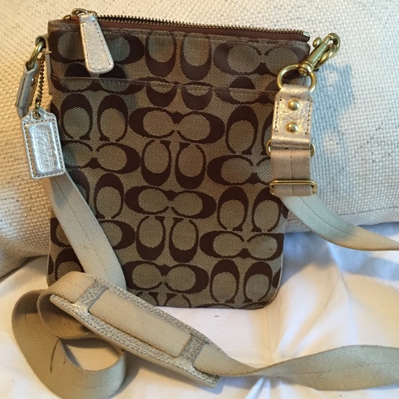 Coach purse - Picture 3 of 4
