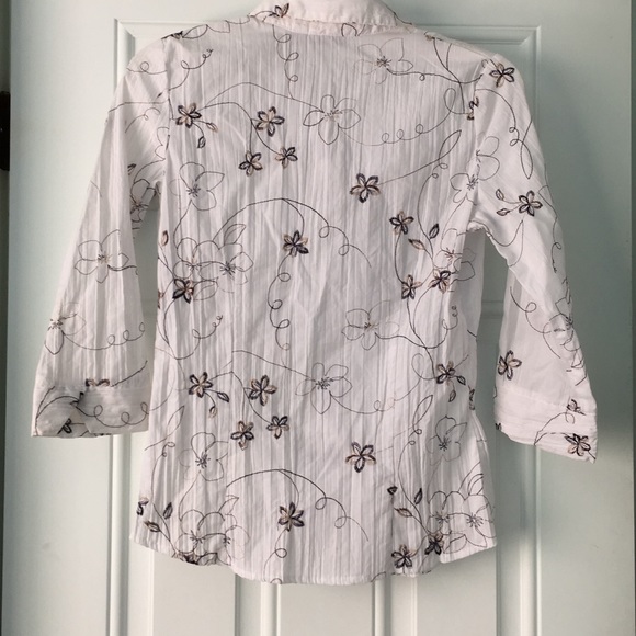 White Floral & Pleated Button Down Shirt - Picture 2 of 3