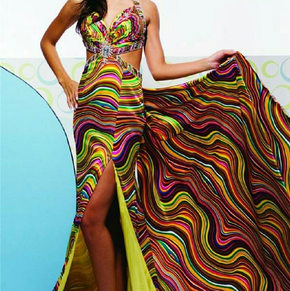 Tony Bowls Dresses & Skirts - Tony bowls paris prom dress