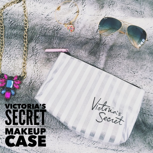 Victoria's Secret Handbags - Victoria's Secret Makeup Case