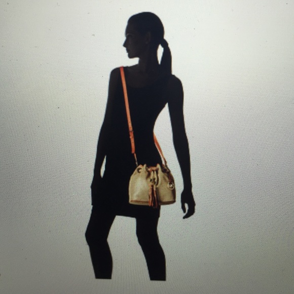 Sold on eBay Michael kors marina medium messenger - Picture 2 of 4