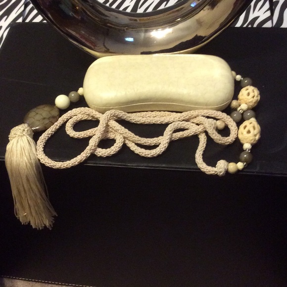 Eyeglass/sunglass shoulder case