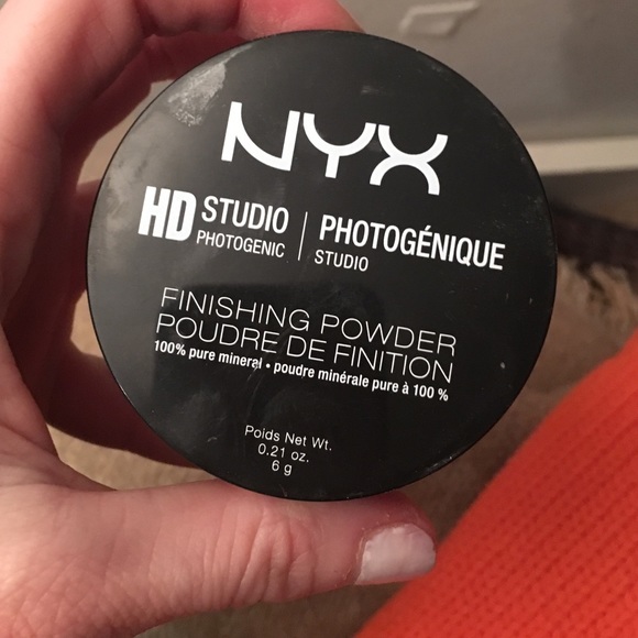 Nyx translucent (white) finishing powder