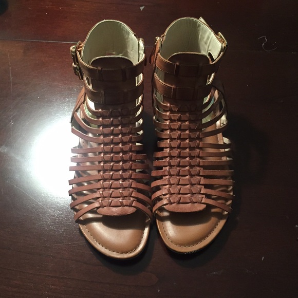 Vince Camuto gladiator sandals