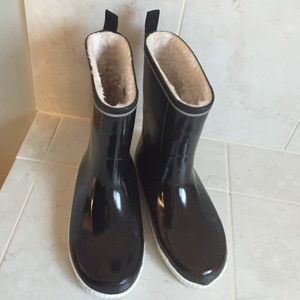 Rain boot black with rubber soles /fleece lining