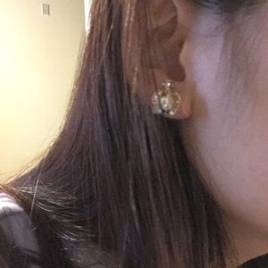 Fancy crown earring with stones