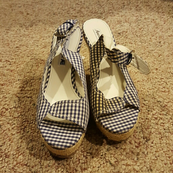 Blue and white wedges