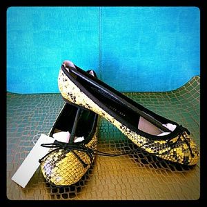 NWT Gap Yellow and Black Snakeskin Ballet Flats