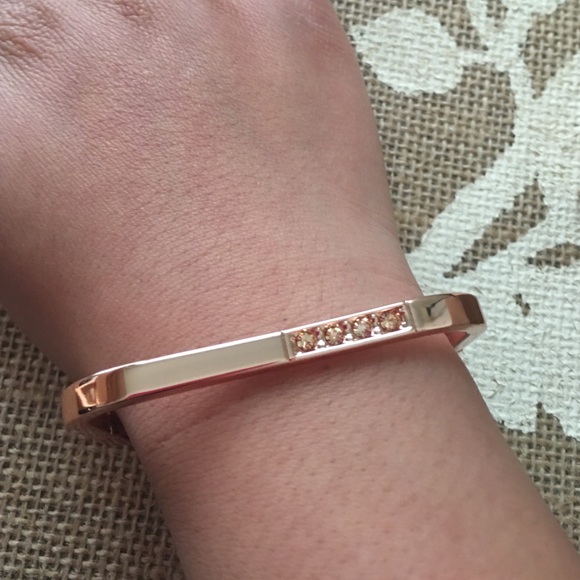Host Pick ๐RoseGold plated square bracelet - Picture 4 of 4