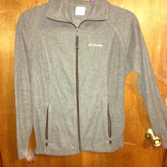 Fleece columbia. Light grey.