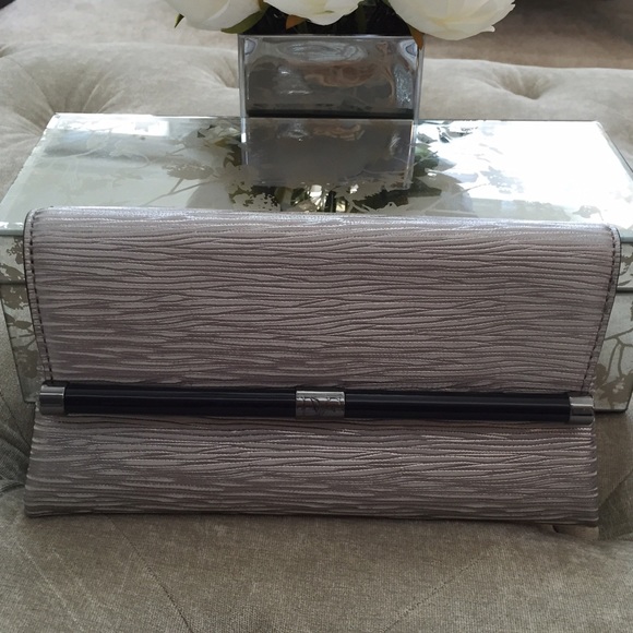 Diane von Furstenberg Handbags - 🎀 Diane Von Furstenberg Leather Clutch🎀