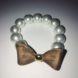 Pearl & Gold Bow Bracelet