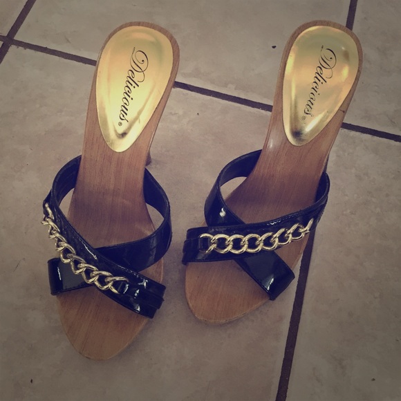 Great preowned black sandals