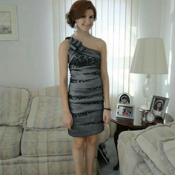 One shoulder grey sequenced dress