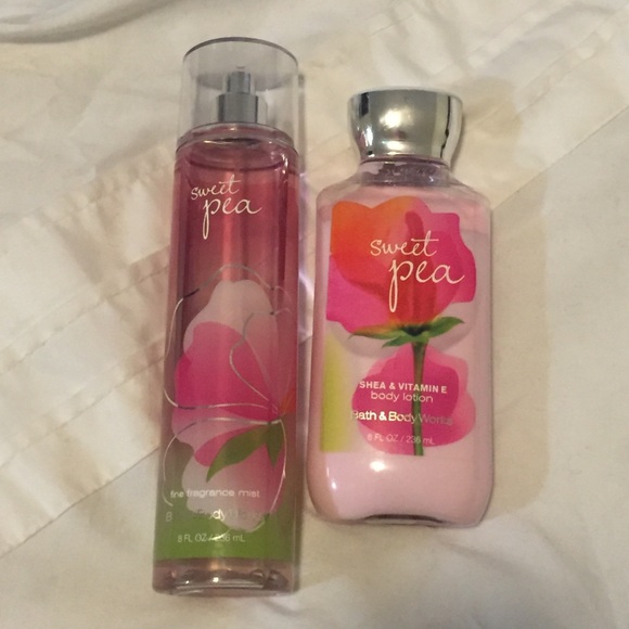 SOLDBath and body works sweet pea set