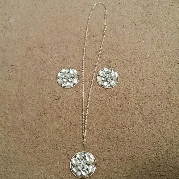 no brand Jewelry - SOLD Statement earrings and necklace bundle
