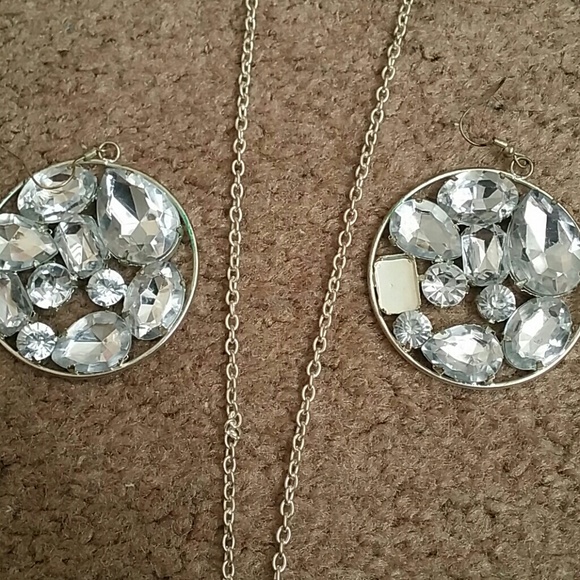 SOLD Statement earrings and necklace bundle - Picture 3 of 3