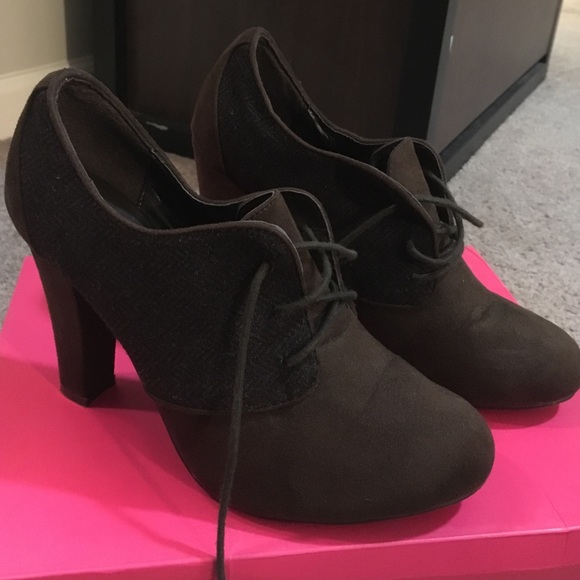 Ankle booties - Picture 1 of 2