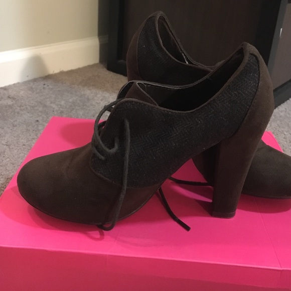 Ankle booties - Picture 2 of 2