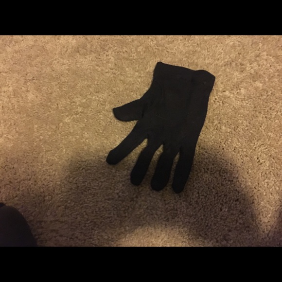 Glove for heated products, curler and straightenter